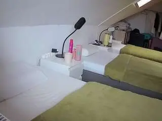 Camsoda Watch Live Sex Cams of voyeurcam-julmodels-bed-4