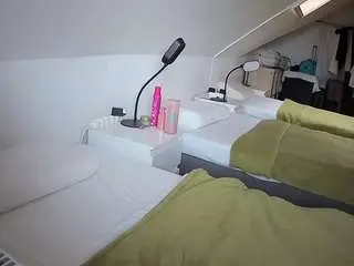Camsoda Nude Webcam of voyeurcam-julmodels-bed-4