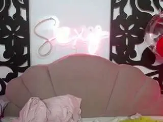 Camsoda Sex Chat of horny-sexy-brunette