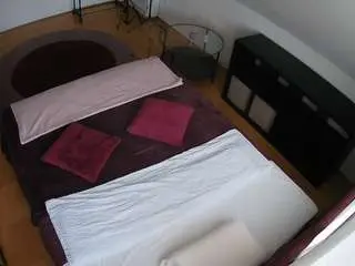 Camsoda Live Sex Cam of voyeurcam-julmodels-whitebed-2