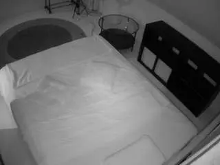 Camsoda Private Sex Chat of voyeurcam-julmodels-whitebed-2