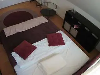 Camsoda Live Sex Cam of voyeurcam-julmodels-whitebed-2