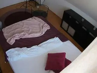 Camsoda Nude Webcam of voyeurcam-julmodels-whitebed-2