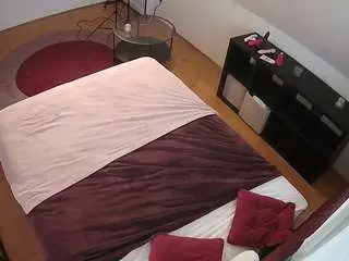 Camsoda Free Porn Cam of voyeurcam-julmodels-whitebed-2
