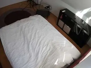 Camsoda Private Sex Chat of voyeurcam-julmodels-whitebed-2