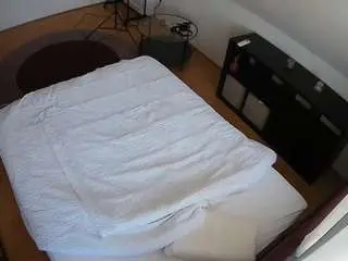 Camsoda Live Sex Cam of voyeurcam-julmodels-whitebed-2