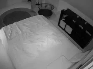 Camsoda Nude Webcam of voyeurcam-julmodels-whitebed-2
