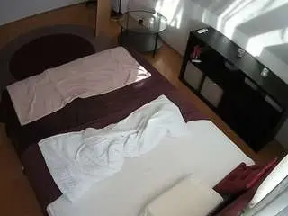 Camsoda Nude Webcam of voyeurcam-julmodels-whitebed-2