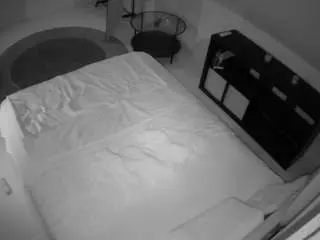 Camsoda Live Porn of voyeurcam-julmodels-whitebed-2