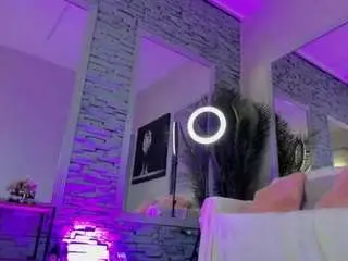 Camsoda Nude Webcam of reina-cummingss