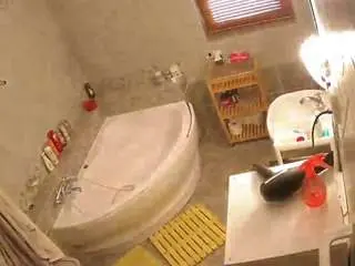 Camsoda Private Sex Chat of voyeurcam-julmodels-bath-1st-2