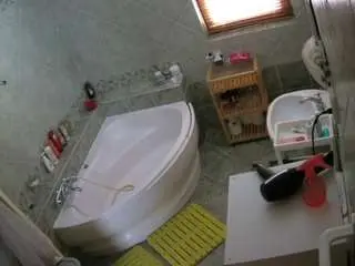 Camsoda Free Porn Cam of voyeurcam-julmodels-bath-1st-2