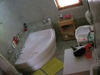 Camsoda Adult Webcam of voyeurcam-julmodels-bath-1st-2