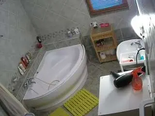 Camsoda Sex Cam of voyeurcam-julmodels-bath-1st-2