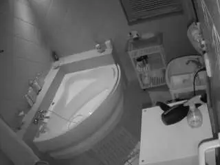 Camsoda Private Sex Chat of voyeurcam-julmodels-bath-1st-2
