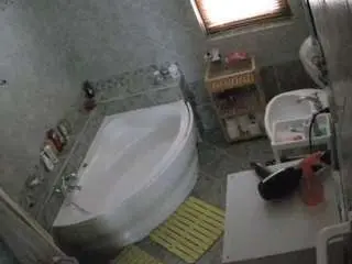 Camsoda Sex Cam of voyeurcam-julmodels-bath-1st-2