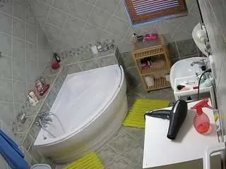 Camsoda Adult Video Chat of voyeurcam-julmodels-bath-1st-2