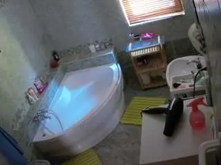 Camsoda Private Sex Chat of voyeurcam-julmodels-bath-1st-2