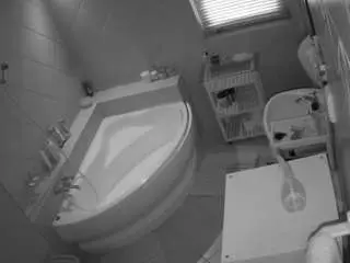 Camsoda Sex Chat of voyeurcam-julmodels-bath-1st-2