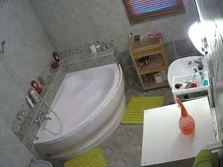 Camsoda Sex Cam of voyeurcam-julmodels-bath-1st-2