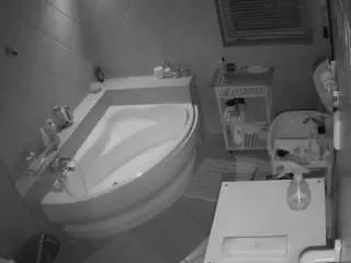 Camsoda Adult Webcams of voyeurcam-julmodels-bath-1st-2