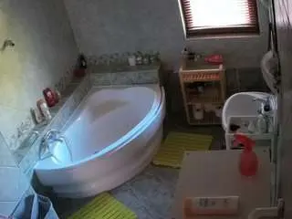 Camsoda Sex Cam of voyeurcam-julmodels-bath-1st-2