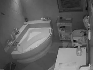 Camsoda Adult Webcams of voyeurcam-julmodels-bath-1st-2