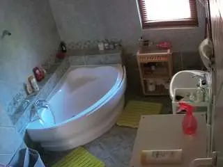 Camsoda Live Sex Cam of voyeurcam-julmodels-bath-1st-2