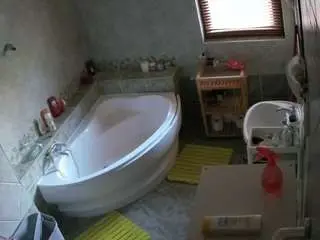 Camsoda Adult Webcam of voyeurcam-julmodels-bath-1st-2