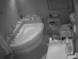 Camsoda Live Sex Cam of voyeurcam-julmodels-bath-1st-2