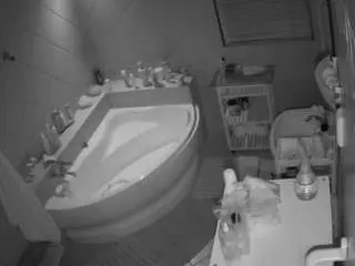 Camsoda Live Sex of voyeurcam-julmodels-bath-1st-2