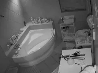 Camsoda Watch Live Sex Cams of voyeurcam-julmodels-bath-1st-2