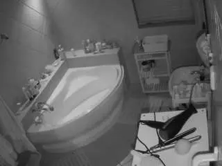 Camsoda Sex Chat of voyeurcam-julmodels-bath-1st-2