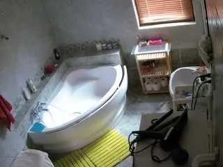 Camsoda Best Webcam of voyeurcam-julmodels-bath-1st-2