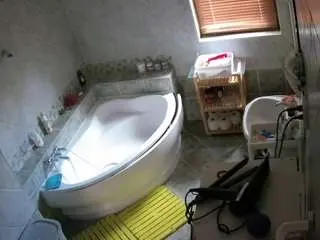 Camsoda Live Sex Cam of voyeurcam-julmodels-bath-1st-2