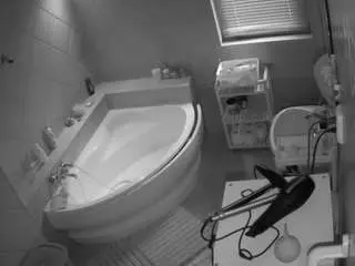 Camsoda Best Webcam of voyeurcam-julmodels-bath-1st-2