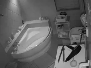 Camsoda Watch Live Sex Cams of voyeurcam-julmodels-bath-1st-2