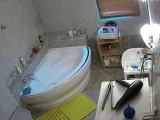 Camsoda Private Sex Chat of voyeurcam-julmodels-bath-1st-2