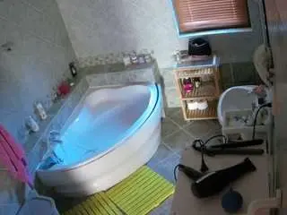 Camsoda Sex Cam of voyeurcam-julmodels-bath-1st-2