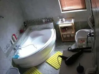 Camsoda Sex Cam of voyeurcam-julmodels-bath-1st-2