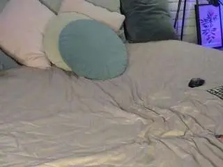 Camsoda Free Porn Cam of kira-moonnn