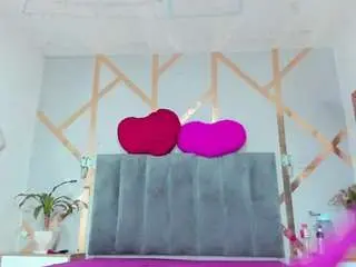 Camsoda Sex Cam of carolinee-torres