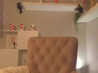 Camsoda Free Live Porn of hollyy-lee