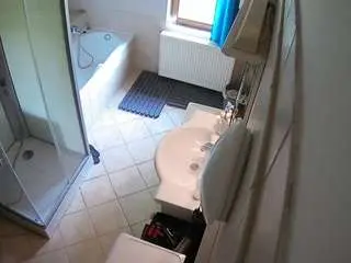Camsoda Nude Webcam of voyeurcam-julmodels-bath-2nd-2