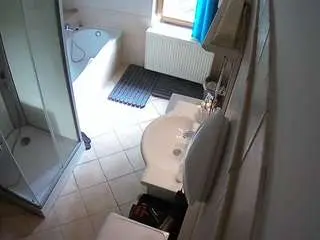 Camsoda Nude Webcam of voyeurcam-julmodels-bath-2nd-2
