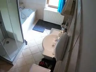 Camsoda Free Porn Cam of voyeurcam-julmodels-bath-2nd-2