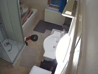 Camsoda Private Sex Chat of voyeurcam-julmodels-bath-2nd-2
