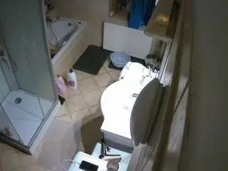 Camsoda Sex Cam of voyeurcam-julmodels-bath-2nd-2