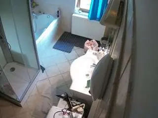 Camsoda Private Sex Chat of voyeurcam-julmodels-bath-2nd-2
