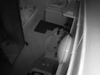 Camsoda Adult Webcams of voyeurcam-julmodels-bath-2nd-2